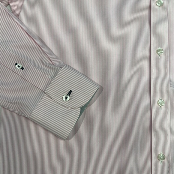 UNTUCKit Large Wrinkle Free Button Down Shirt - Picture 3 of 5